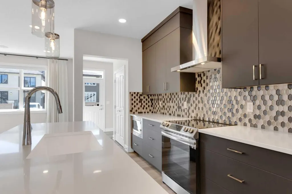 82 Magnolia Street SE Calgary AB T3M 3X8
