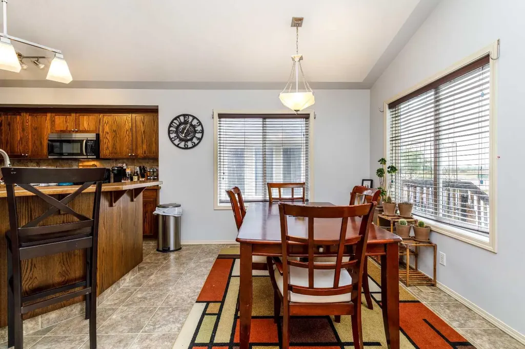 613 Oak Street Springbrook AB T4S 0B5