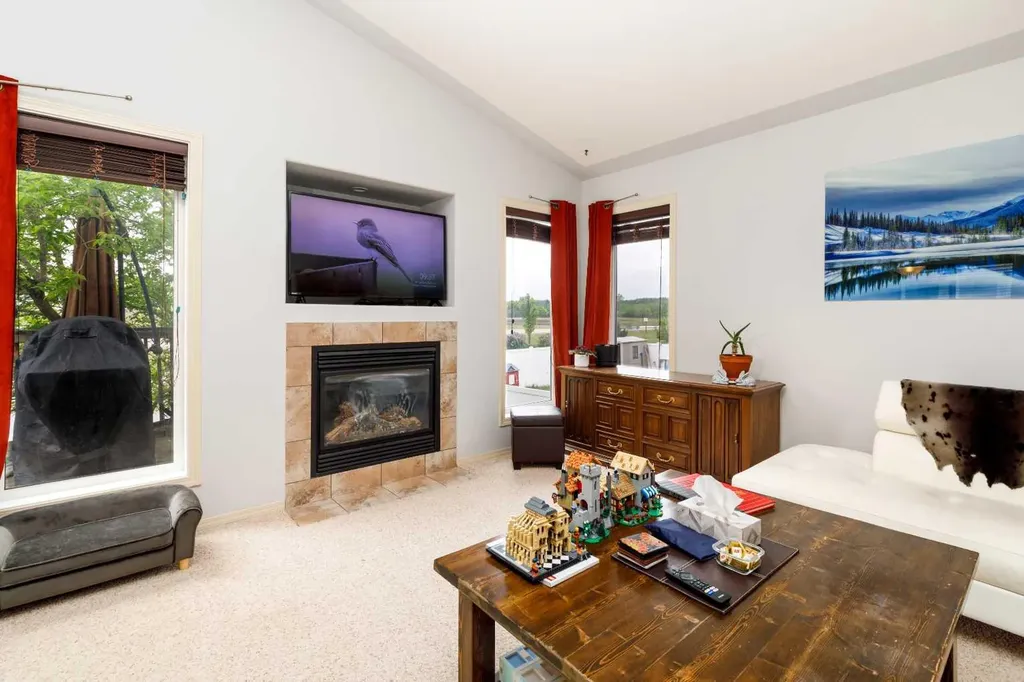 613 Oak Street Springbrook AB T4S 0B5