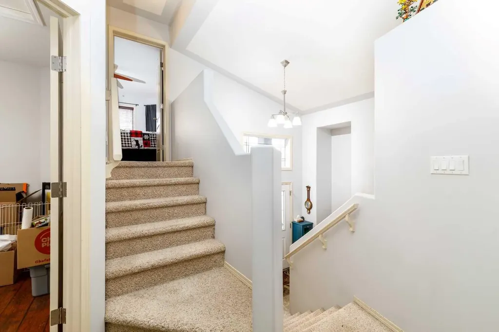 613 Oak Street Springbrook AB T4S 0B5