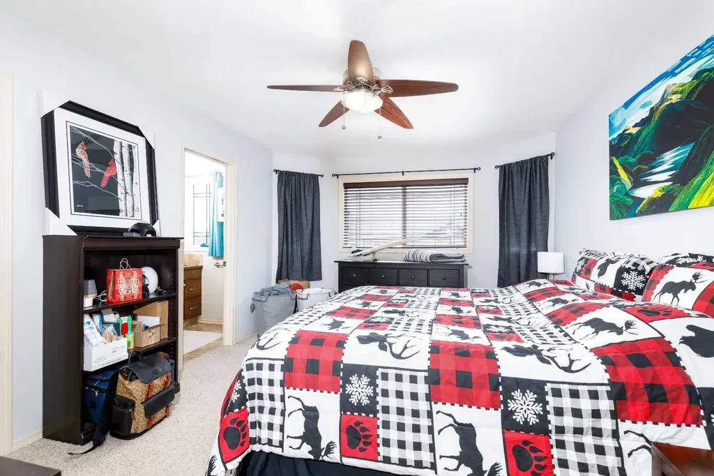 613 Oak Street Springbrook AB T4S 0B5