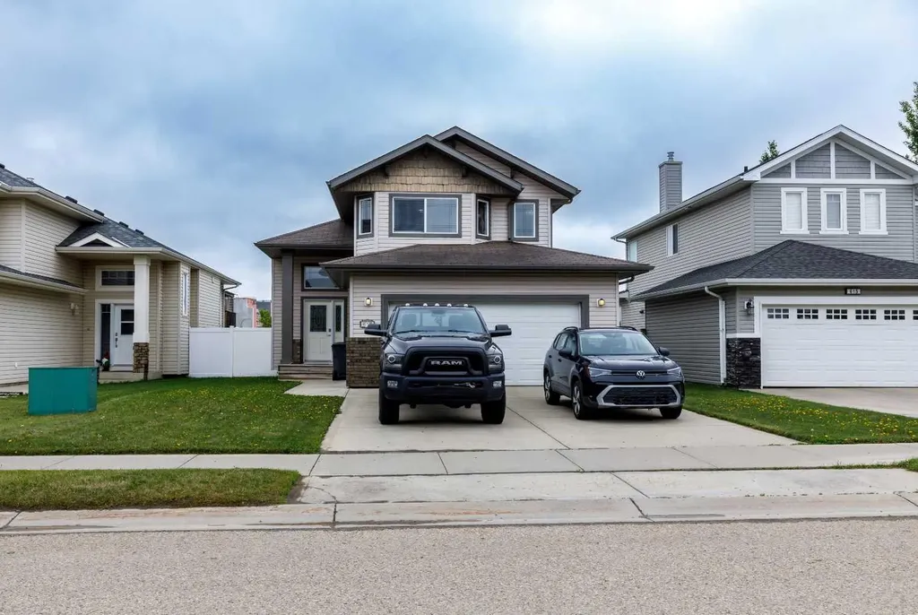 613 Oak Street Springbrook AB T4S 0B5