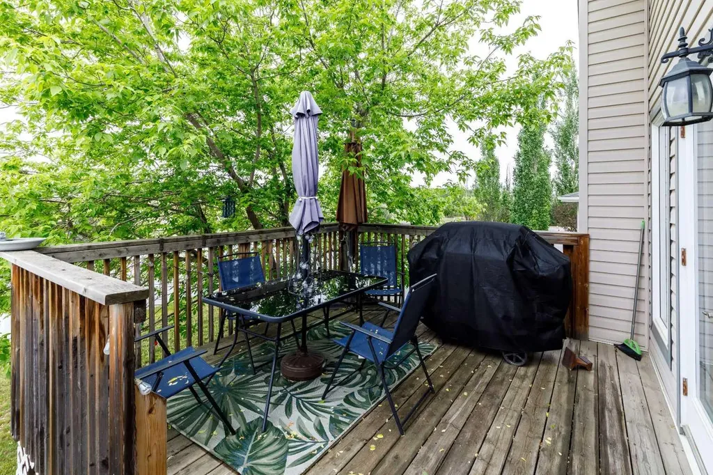613 Oak Street Springbrook AB T4S 0B5