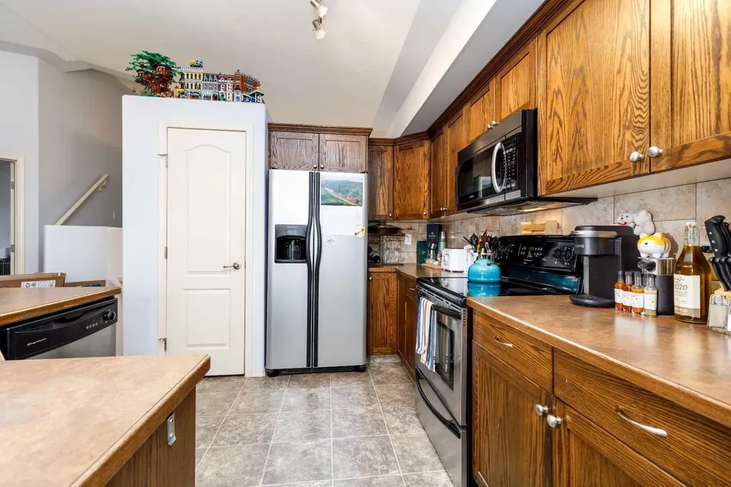 613 Oak Street Springbrook AB T4S 0B5