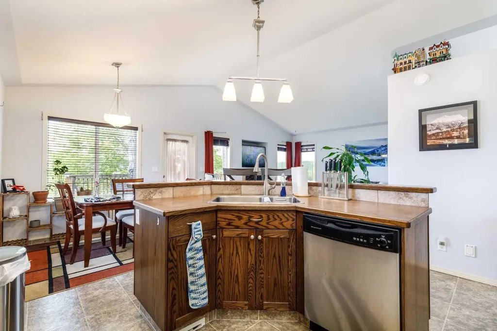 613 Oak Street Springbrook AB T4S 0B5