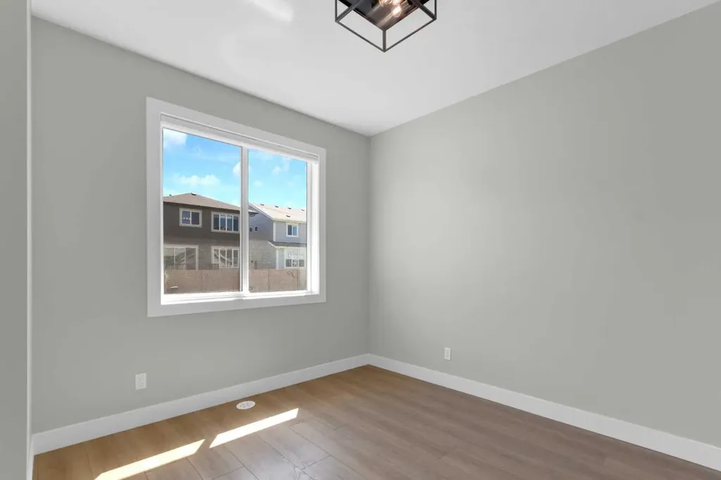 86 Magnolia Street SE Calgary AB T3M 3X8