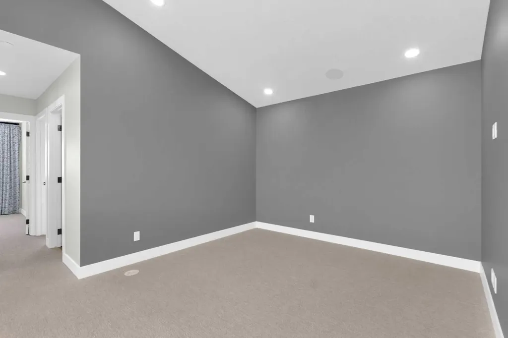 86 Magnolia Street SE Calgary AB T3M 3X8