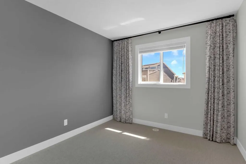 86 Magnolia Street SE Calgary AB T3M 3X8