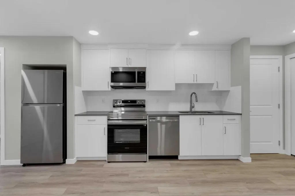 86 Magnolia Street SE Calgary AB T3M 3X8