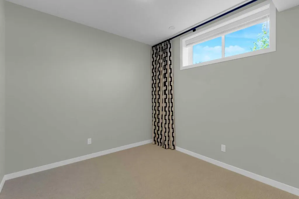 86 Magnolia Street SE Calgary AB T3M 3X8