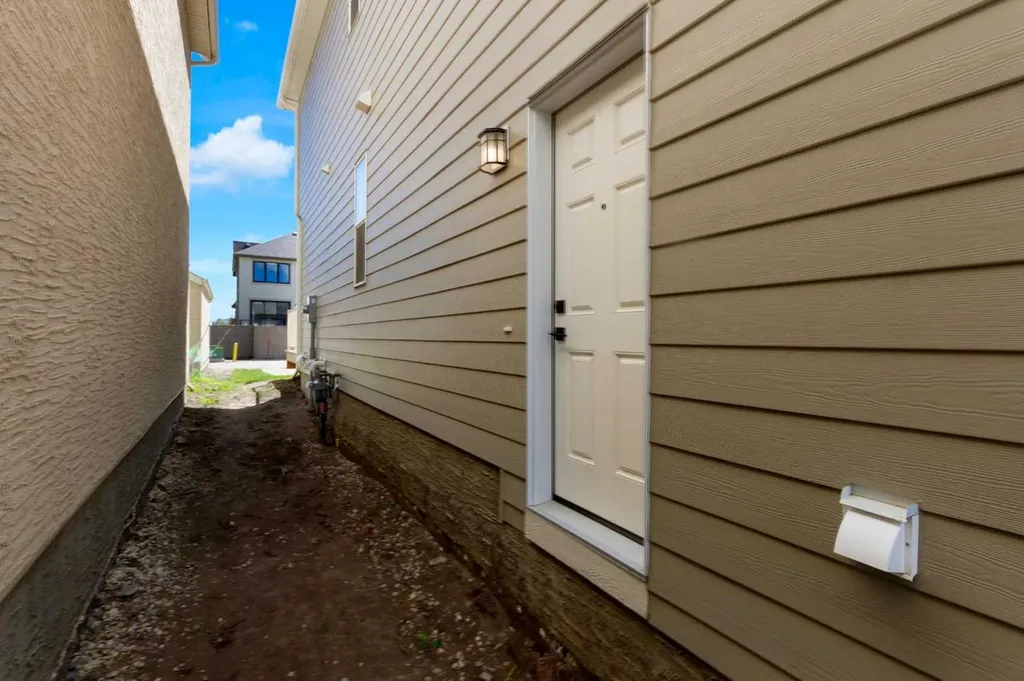 86 Magnolia Street SE Calgary AB T3M 3X8