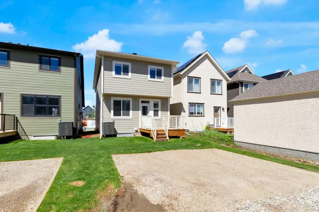 86 Magnolia Street SE Calgary AB T3M 3X8