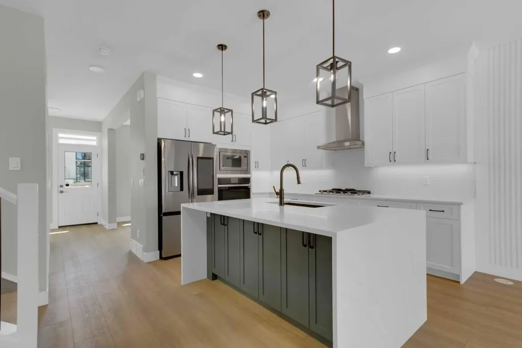 86 Magnolia Street SE Calgary AB T3M 3X8
