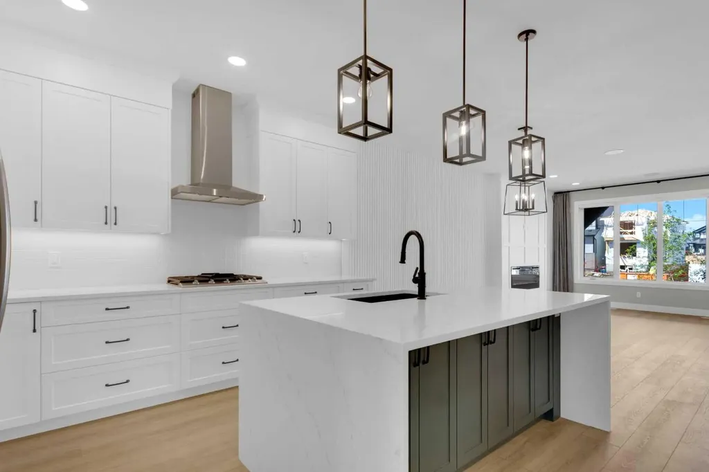 86 Magnolia Street SE Calgary AB T3M 3X8