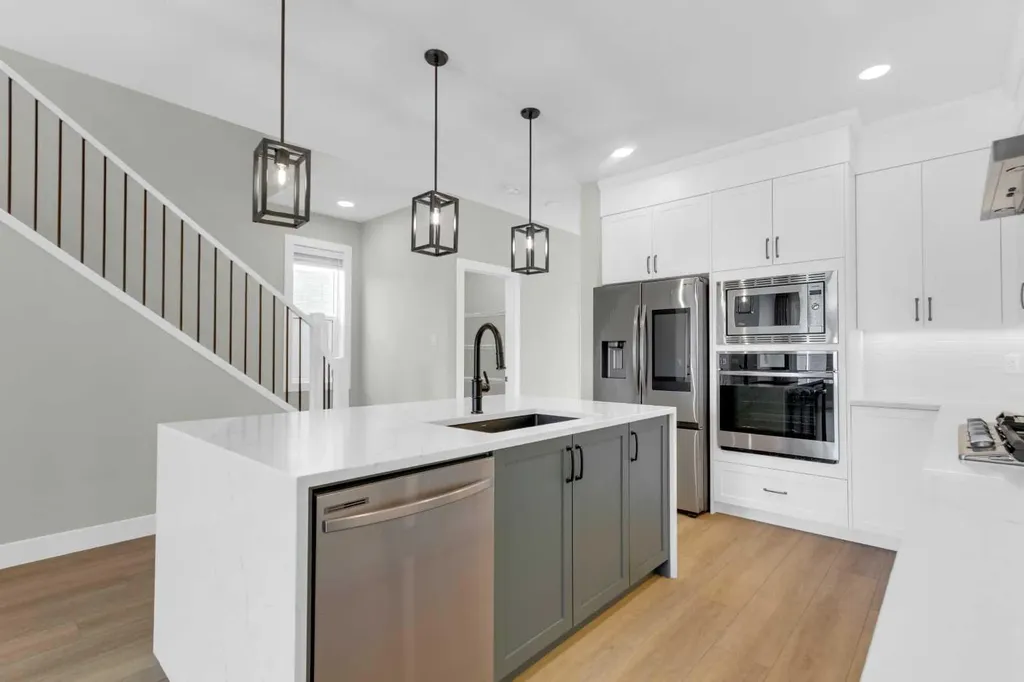 86 Magnolia Street SE Calgary AB T3M 3X8