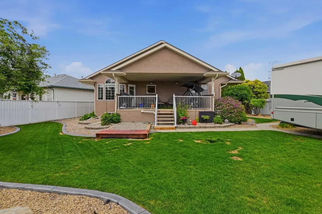 134 Andrews Close Red Deer AB T4R 2R2