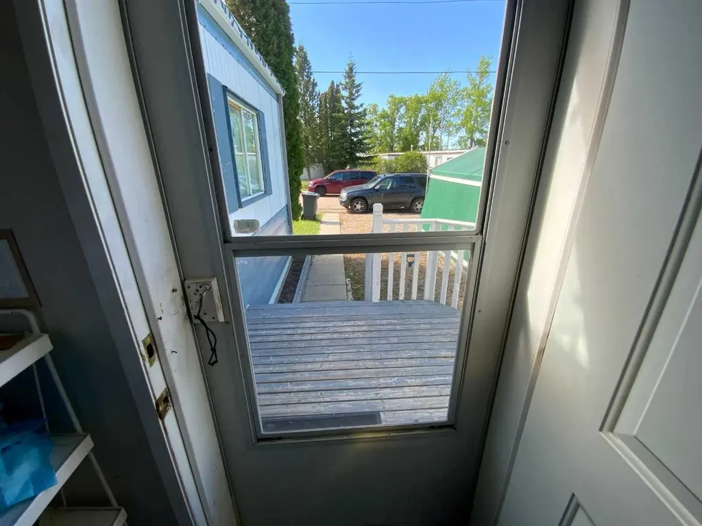 48 Mobile Drive NE Three Hills AB T0M 2A0