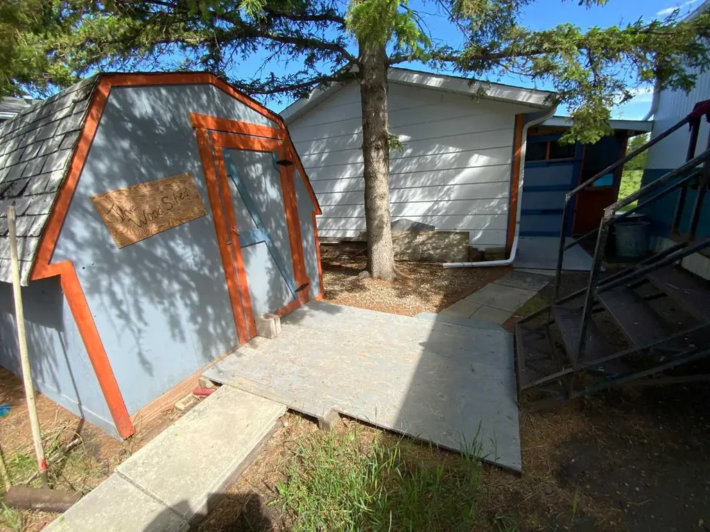 48 Mobile Drive NE Three Hills AB T0M 2A0