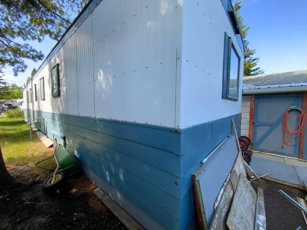 48 Mobile Drive NE Three Hills AB T0M 2A0