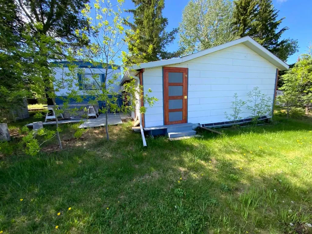 48 Mobile Drive NE Three Hills AB T0M 2A0