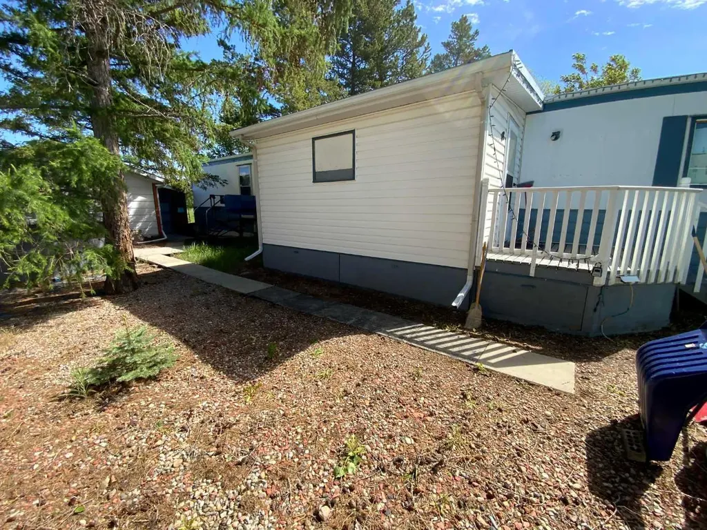 48 Mobile Drive NE Three Hills AB T0M 2A0
