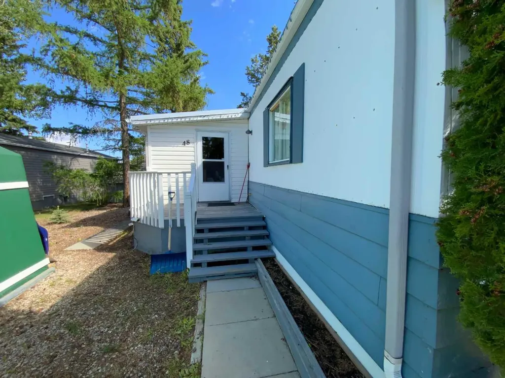 48 Mobile Drive NE Three Hills AB T0M 2A0