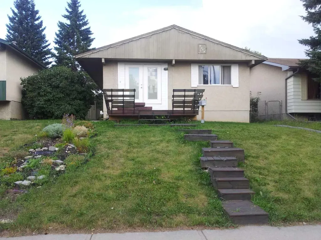 3256 Doverville Crescent SE Calgary AB T2B 1T9