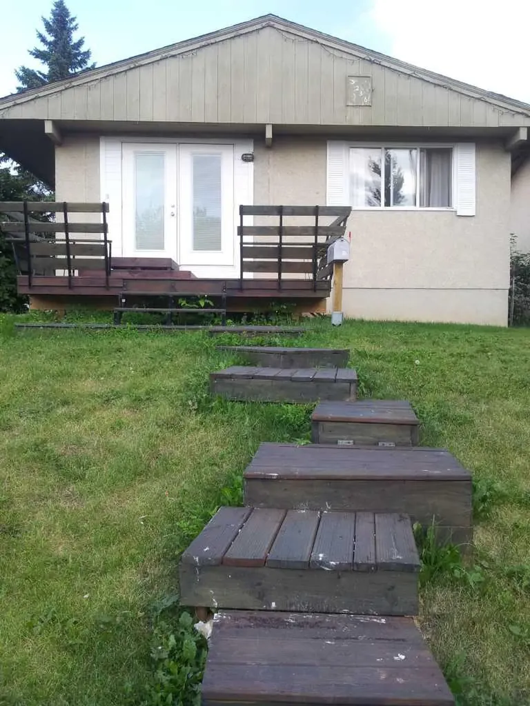 3256 Doverville Crescent SE Calgary AB T2B 1T9