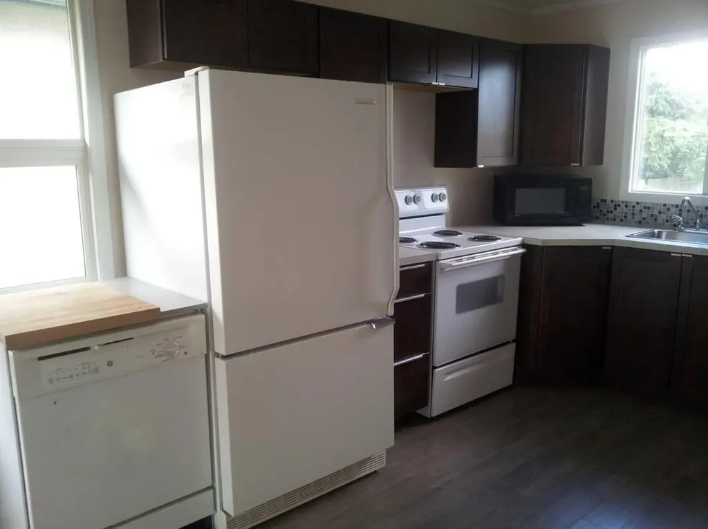 3256 Doverville Crescent SE Calgary AB T2B 1T9