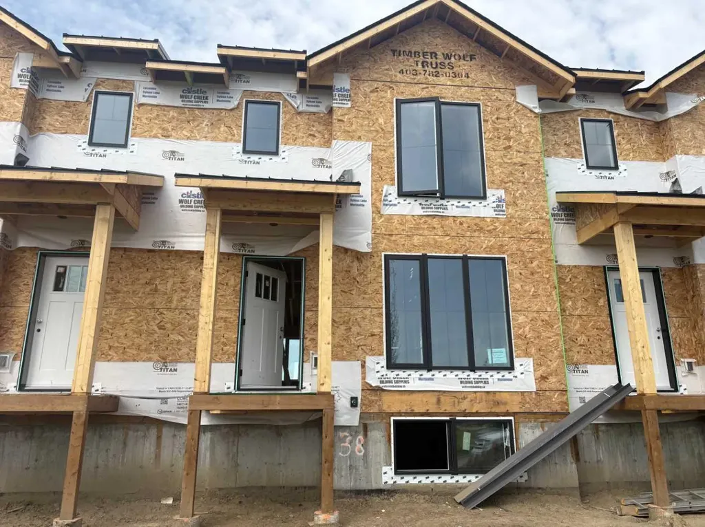 38 Station Drive Sylvan Lake AB T4S 0W7