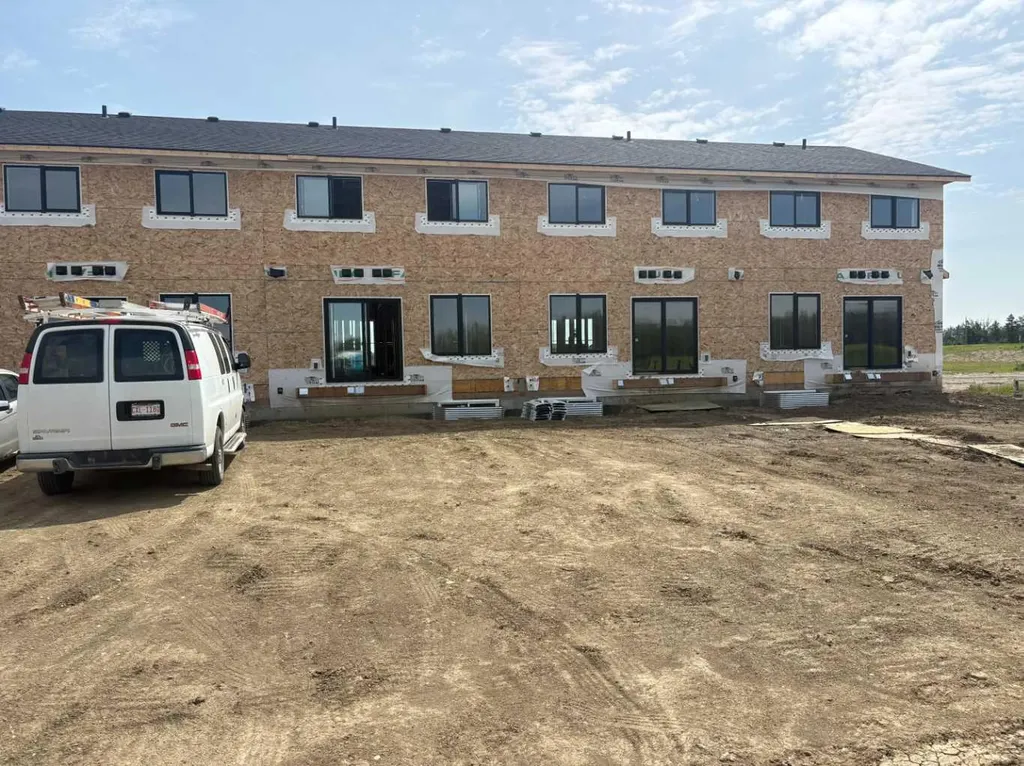 38 Station Drive Sylvan Lake AB T4S 0W7