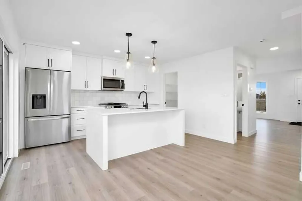 38 Station Drive Sylvan Lake AB T4S 0W7