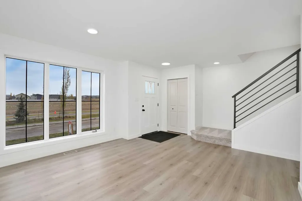 38 Station Drive Sylvan Lake AB T4S 0W7