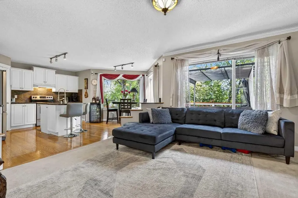 121 Harvest Park Way NE Calgary AB T3K4K7