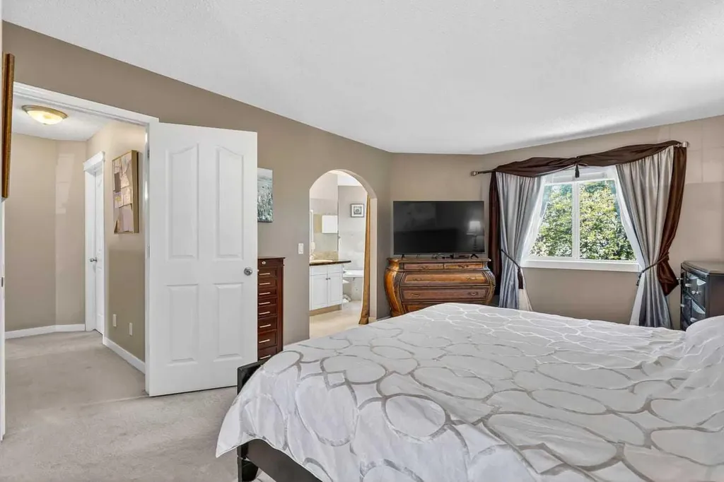 121 Harvest Park Way NE Calgary AB T3K4K7