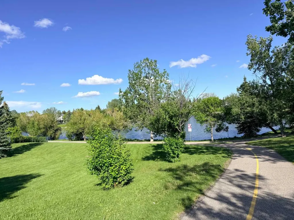 121 Harvest Park Way NE Calgary AB T3K4K7
