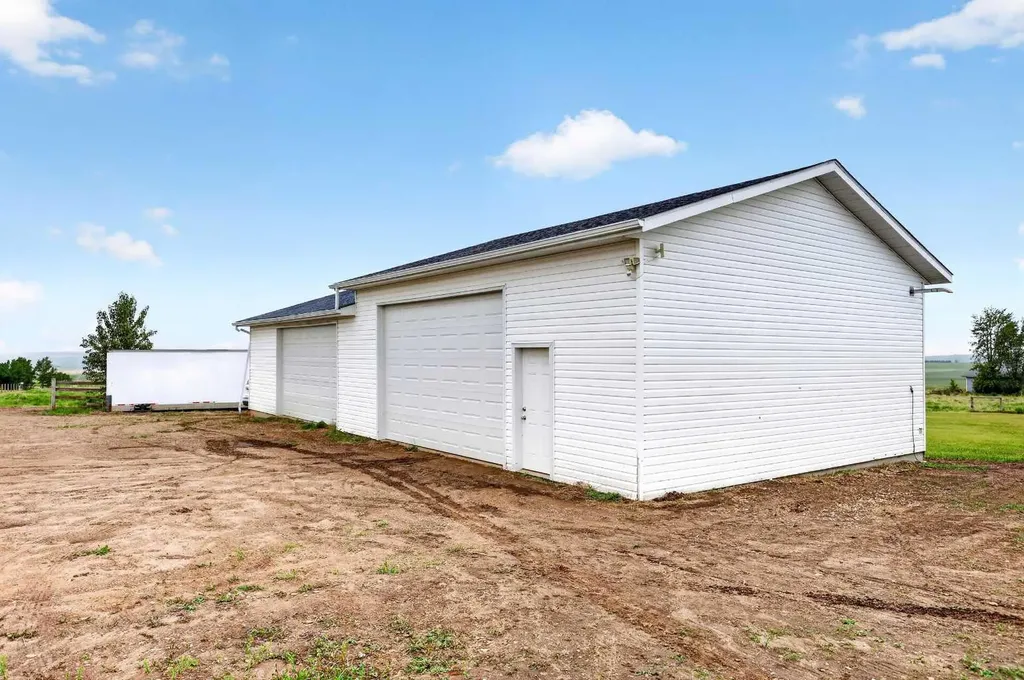 242041 Township Road 262 Rural Wheatland County AB T1P 0L6
