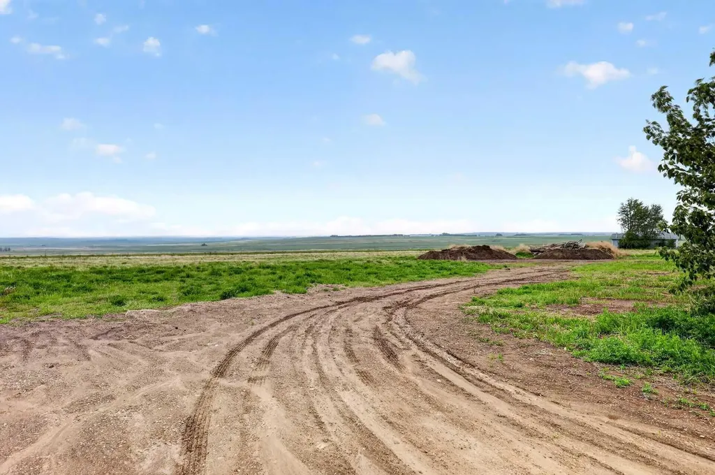 242041 Township Road 262 Rural Wheatland County AB T1P 0L6