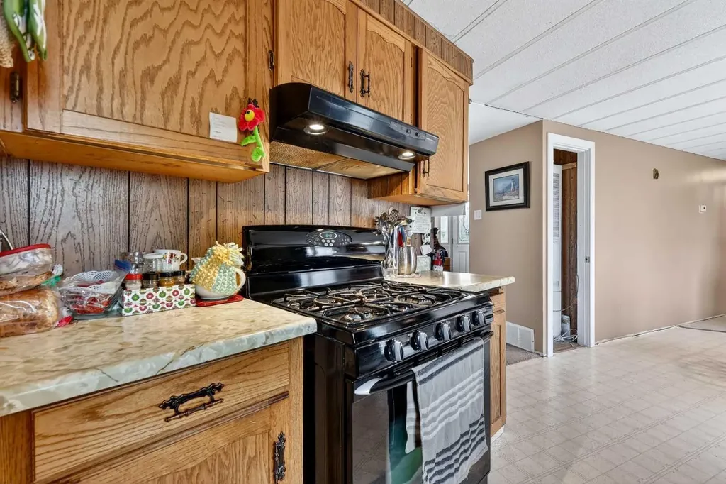 242041 Township Road 262 Rural Wheatland County AB T1P 0L6