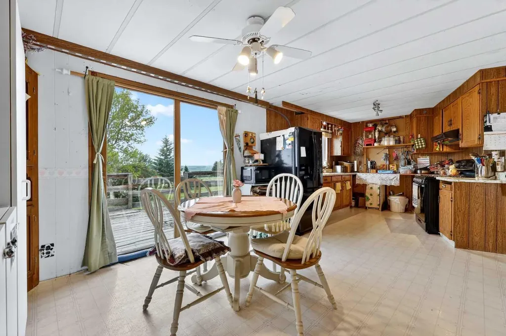 242041 Township Road 262 Rural Wheatland County AB T1P 0L6