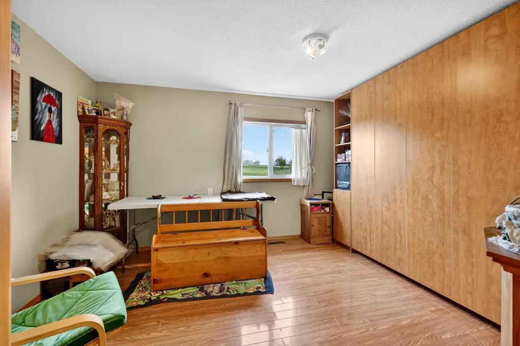 242041 Township Road 262 Rural Wheatland County AB T1P 0L6
