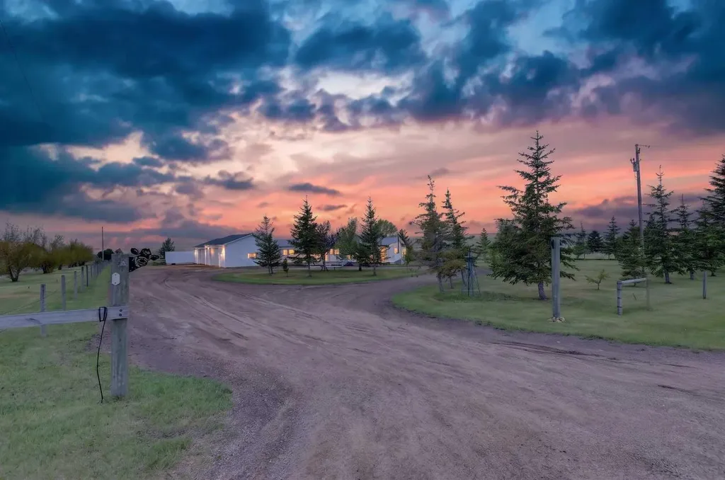 242041 Township Road 262 Rural Wheatland County AB T1P 0L6