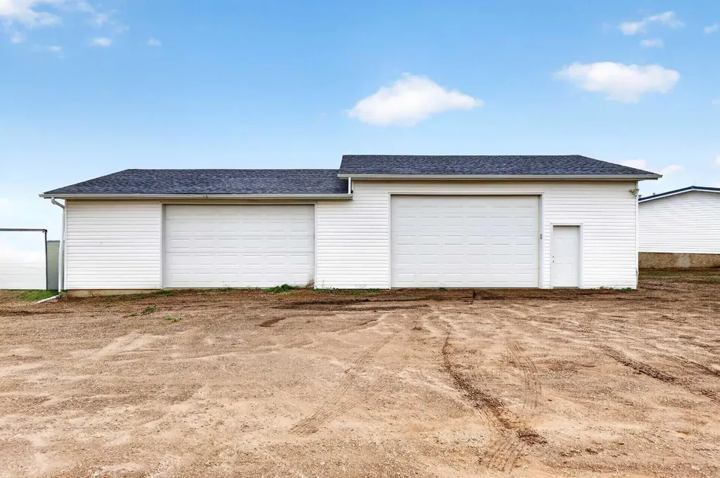 242041 Township Road 262 Rural Wheatland County AB T1P 0L6