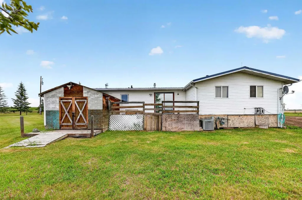 242041 Township Road 262 Rural Wheatland County AB T1P 0L6