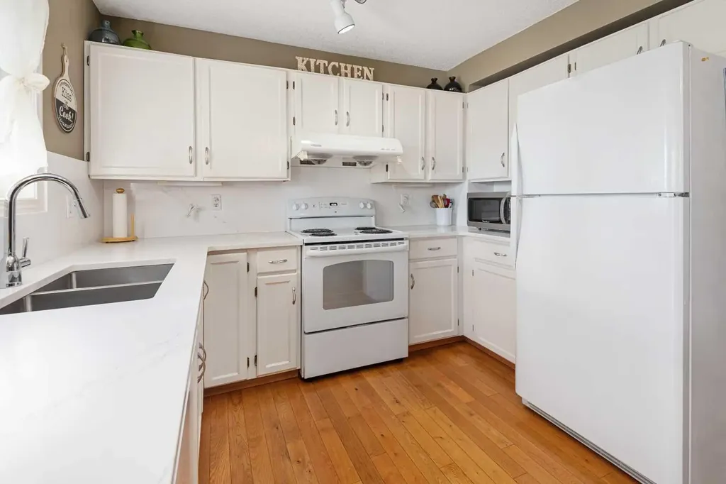 69 Applemont Place SE Calgary AB T2A 7S3