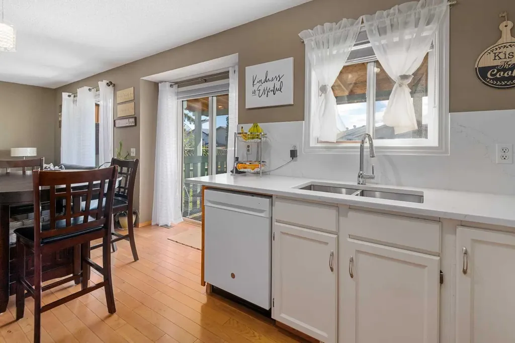 69 Applemont Place SE Calgary AB T2A 7S3