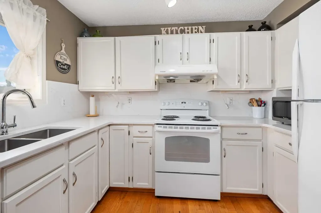 69 Applemont Place SE Calgary AB T2A 7S3