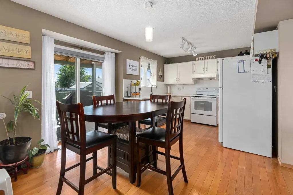 69 Applemont Place SE Calgary AB T2A 7S3