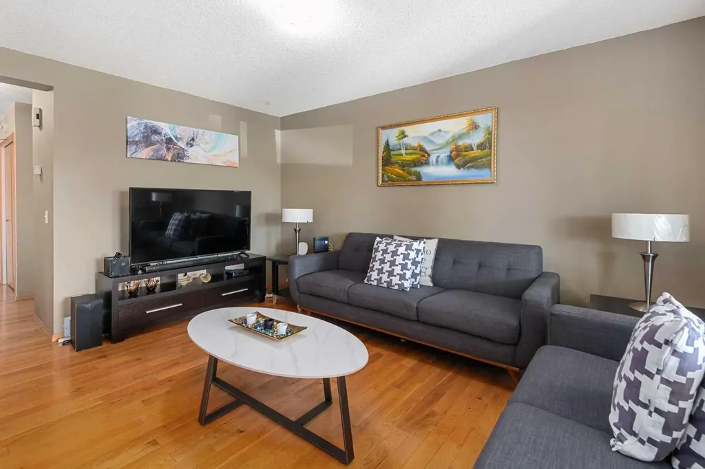 69 Applemont Place SE Calgary AB T2A 7S3