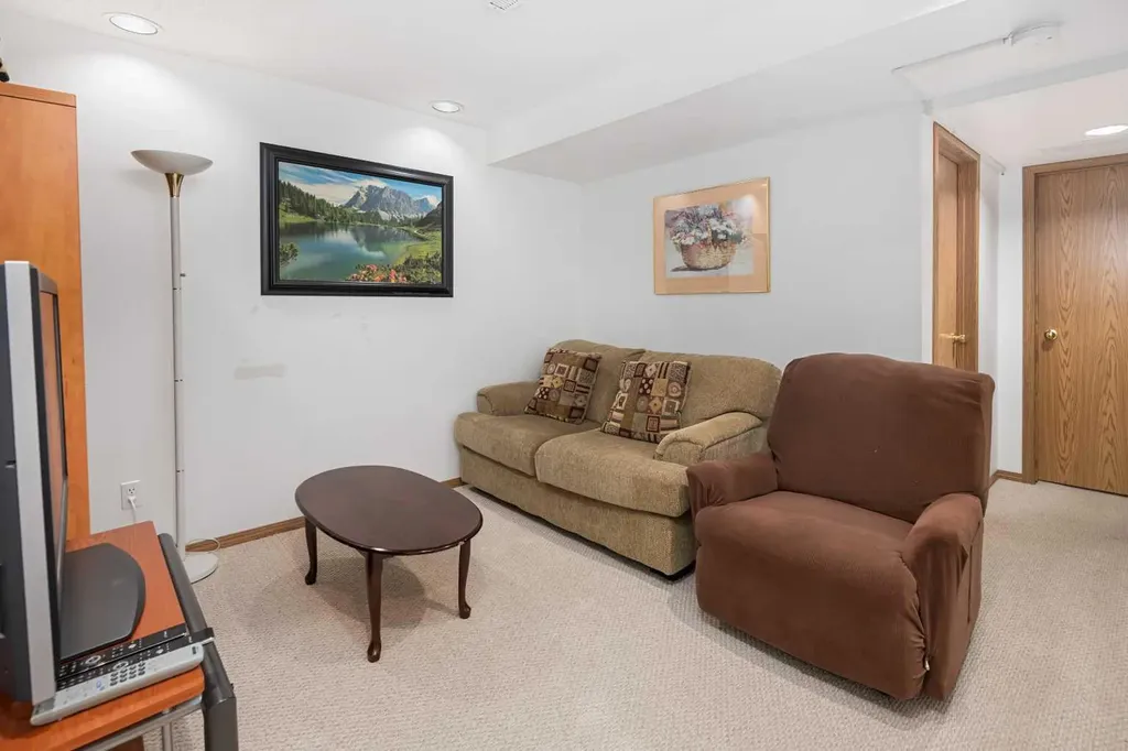 69 Applemont Place SE Calgary AB T2A 7S3